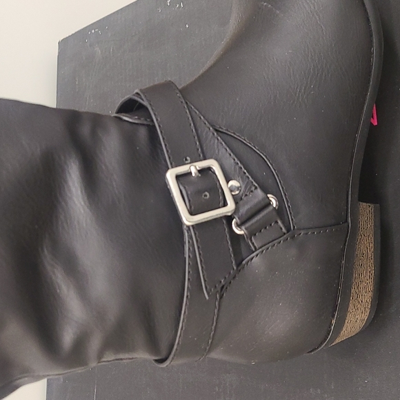 Material Girl Black low heel Boots - Picture 2 of 4